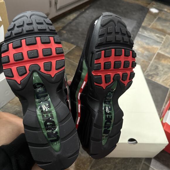 Size 13 - Undefeated x Nike Air Max 95 Black main image 7